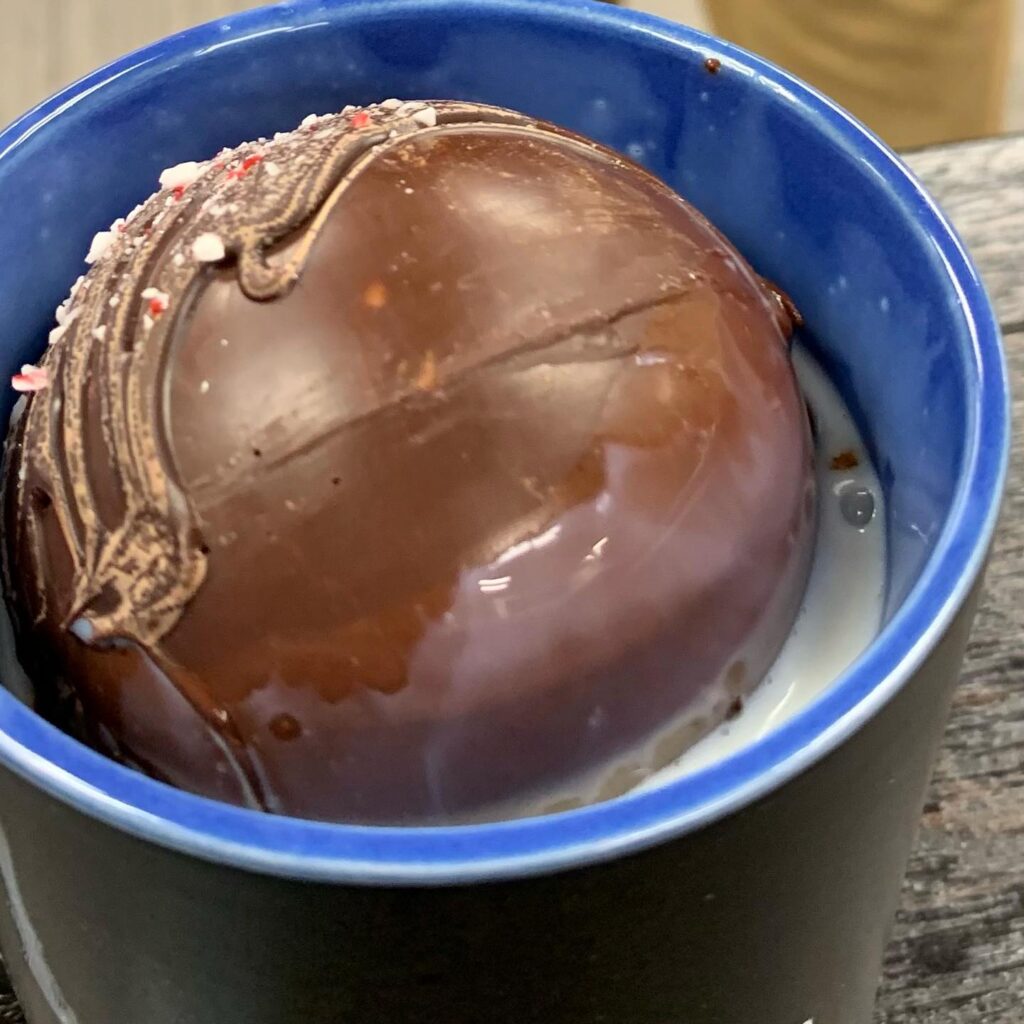 Watching it melt down and sink into the cup is a wonderful feeling. This bomb was peppermint themed.